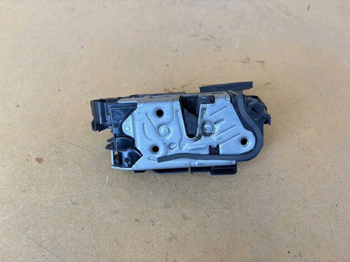 Mécanisme serrure porte AVANT DROIT VW TOURAN image 4