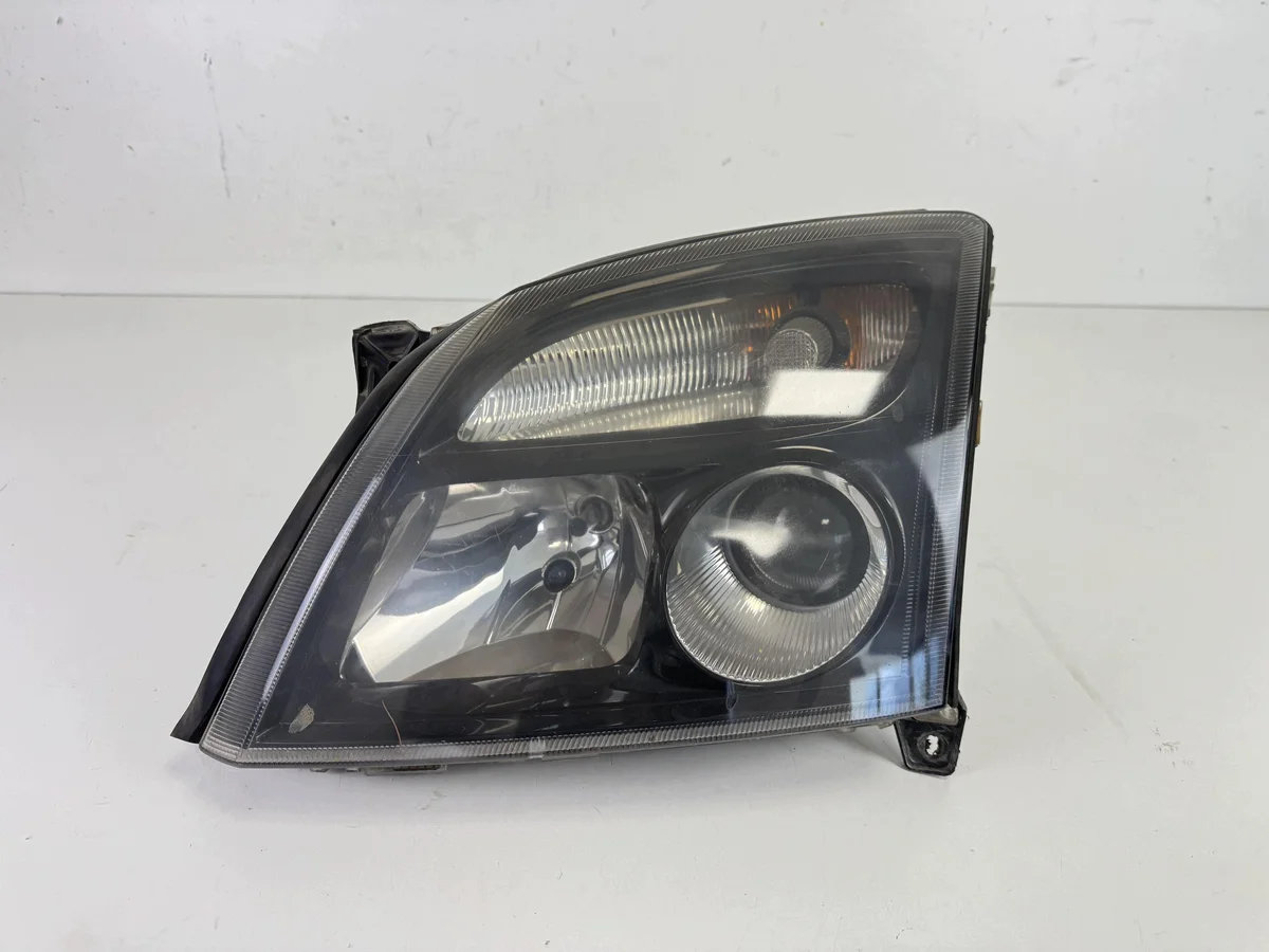 Faro delantero izquierdo Opel Vectra C 02-05