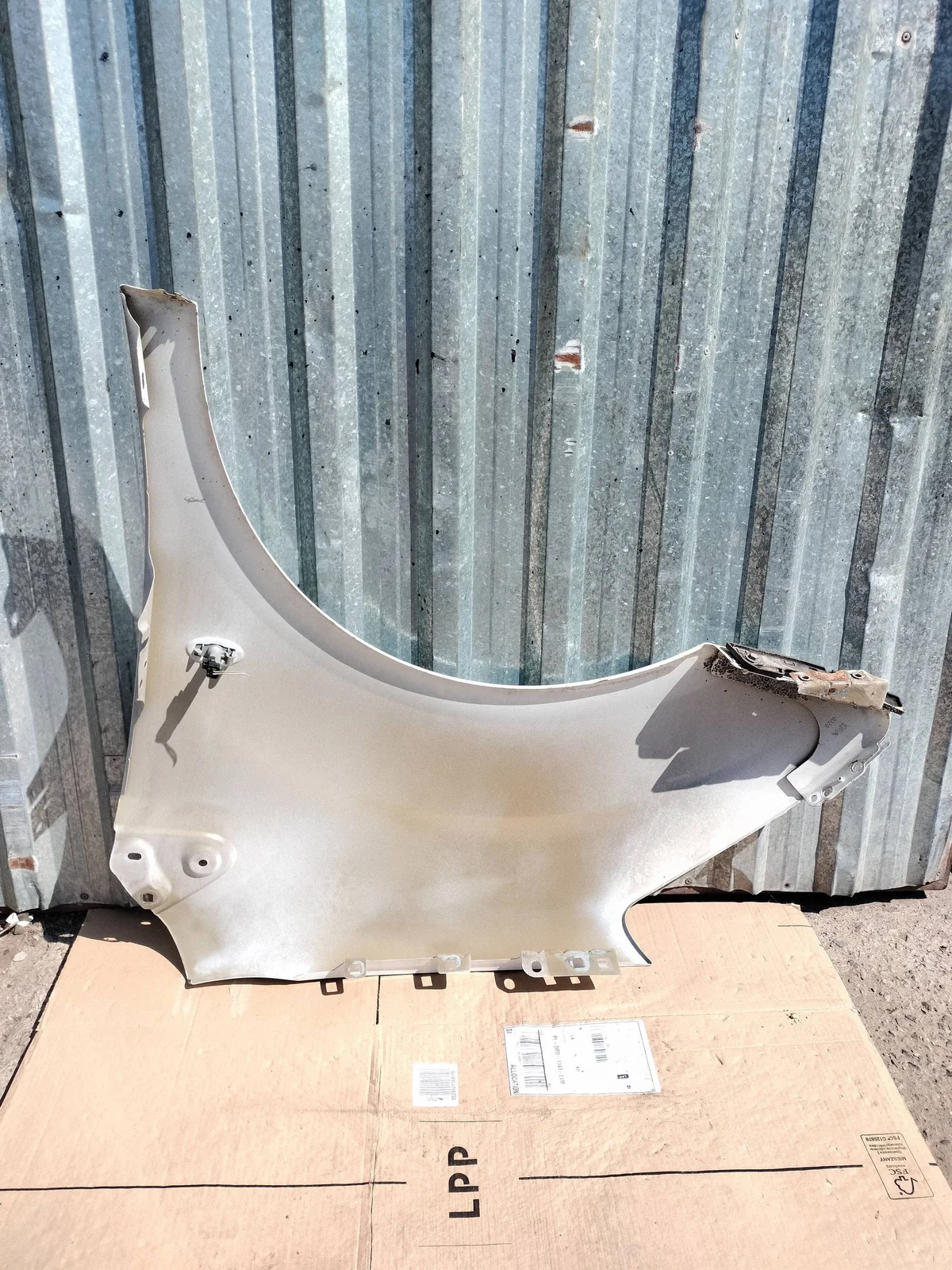 Citroen Berlingo Front Right Fender AB914 image 3