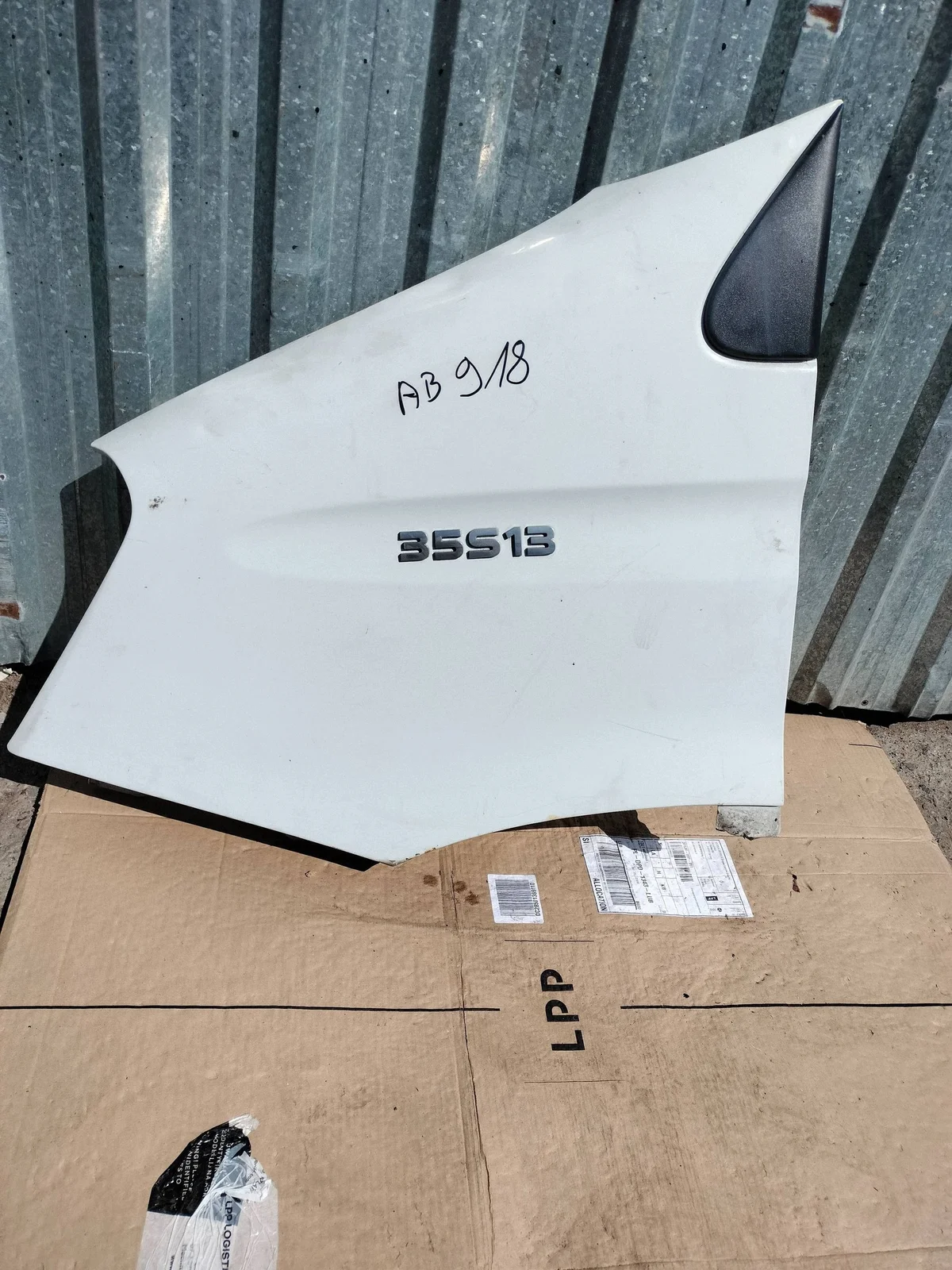 Etulokasuoja vasen Iveco Daily AB918