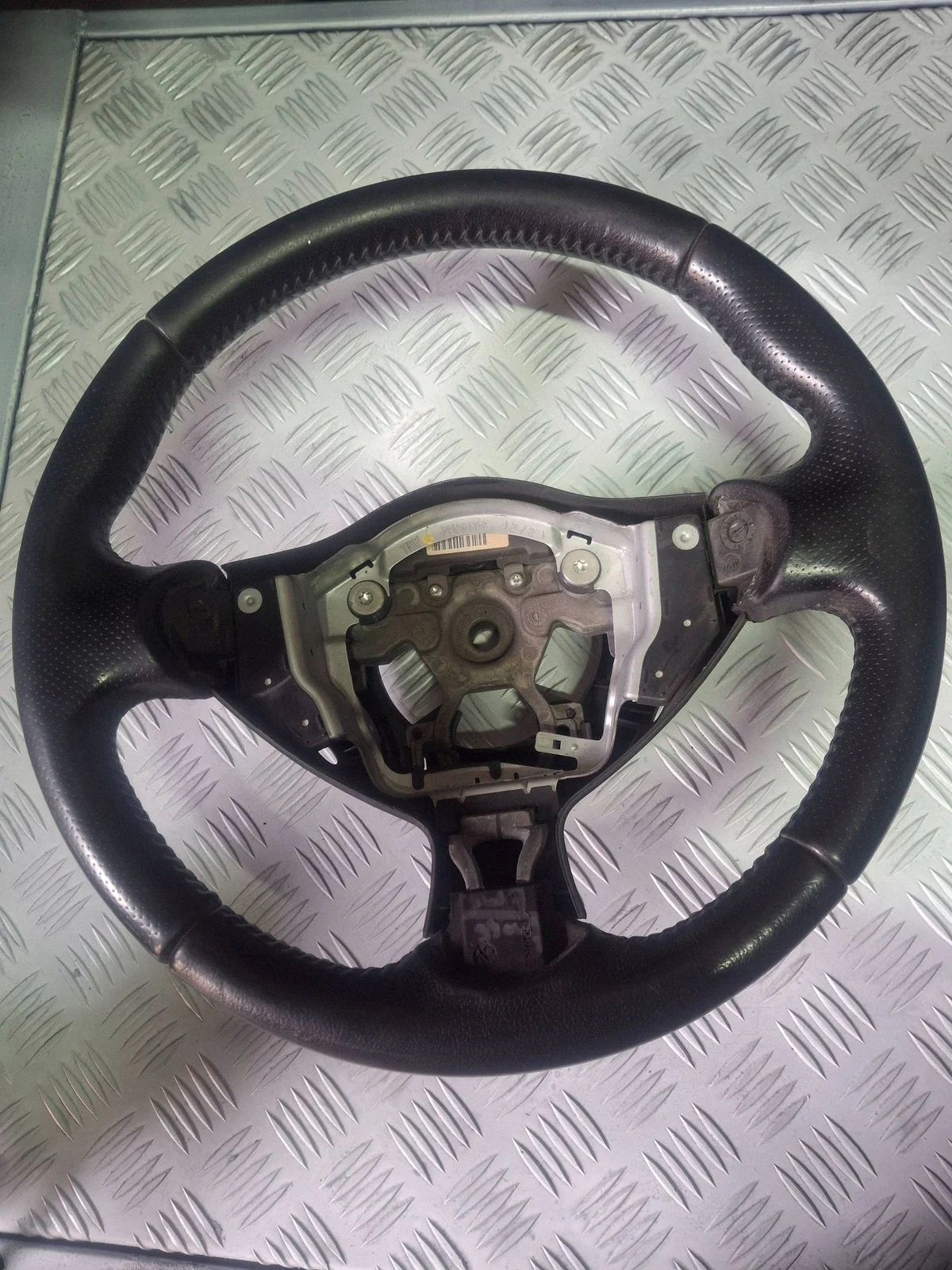 Nissan Juke II F16 2019 Lenkrad