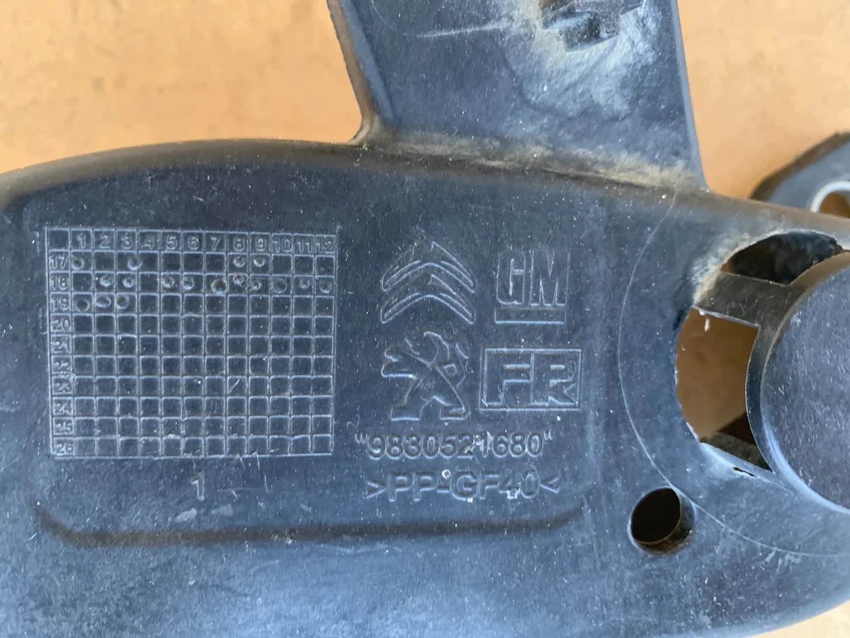 Support glissière ceinture avant droit Citroën image 4