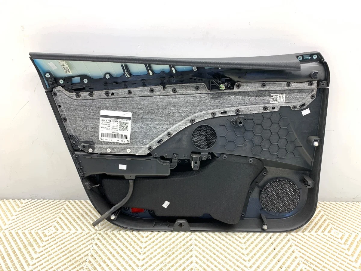 Skoda Octavia IV dörrpanel höger fram image 4