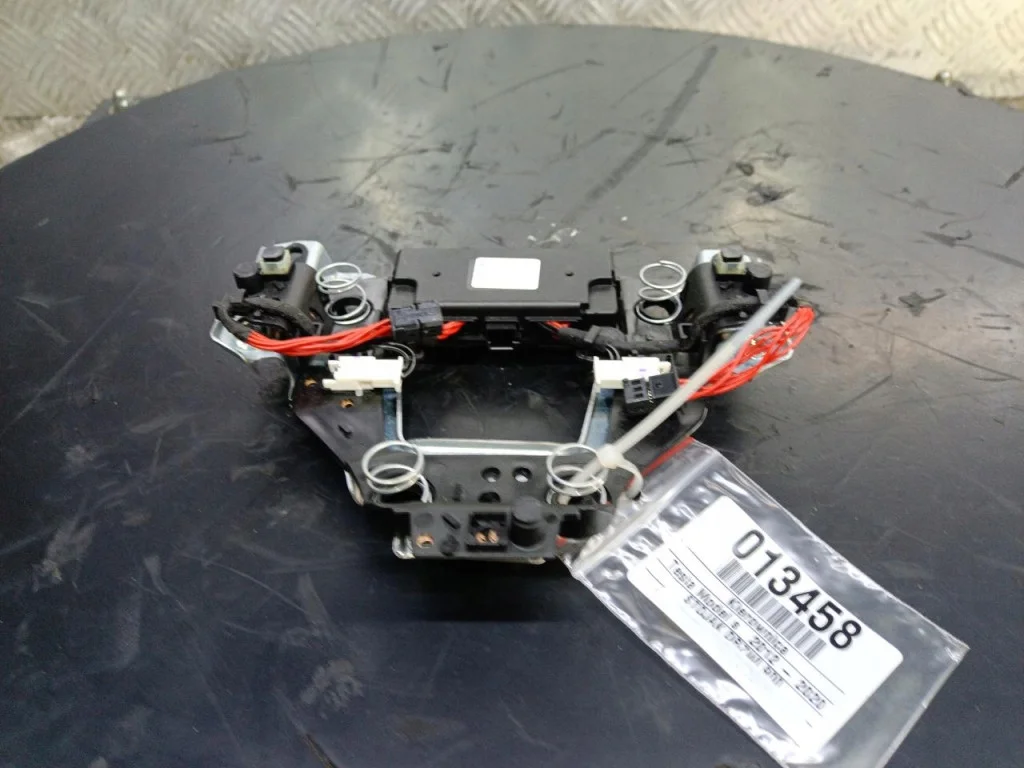 Tesla Model S Lenkrad Module W-13458-306745585-AB