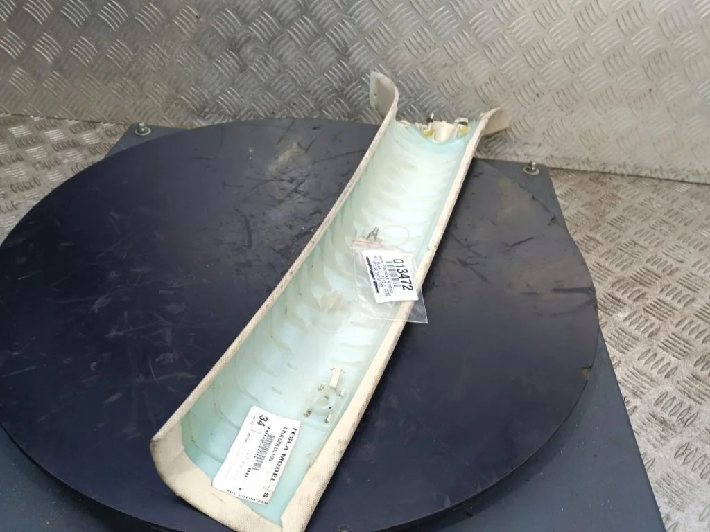 Tesla Model S dörrpanel vänster, begagnad image 4