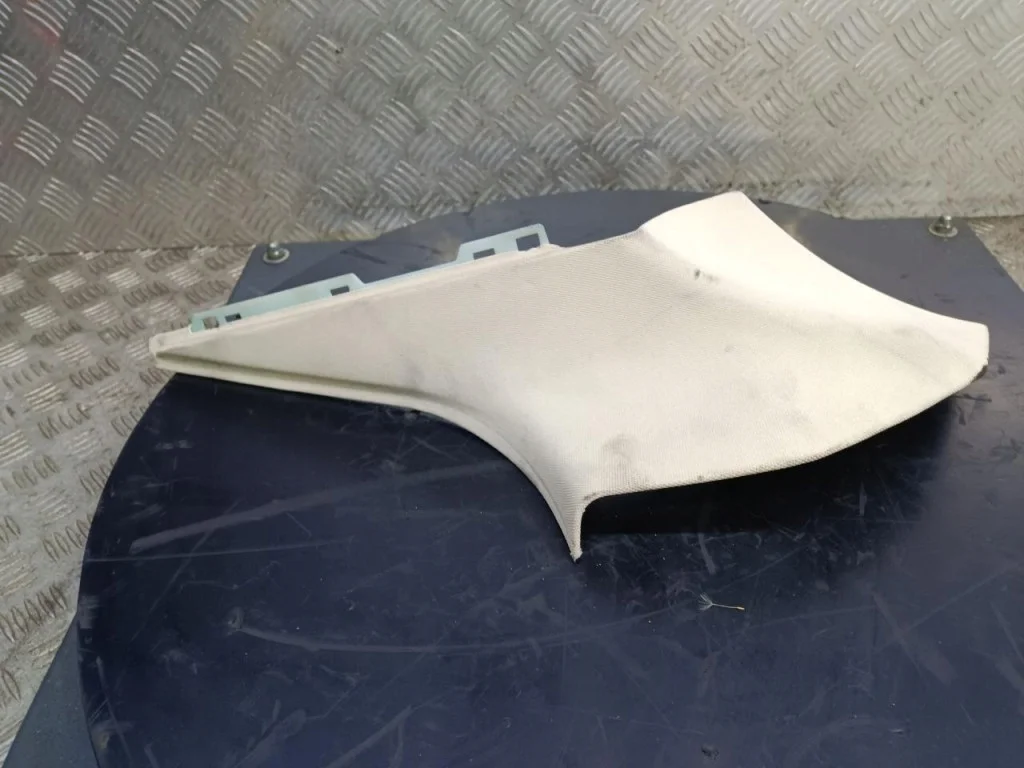 Tesla Model S Verkleidung Säule Rechts Hinten