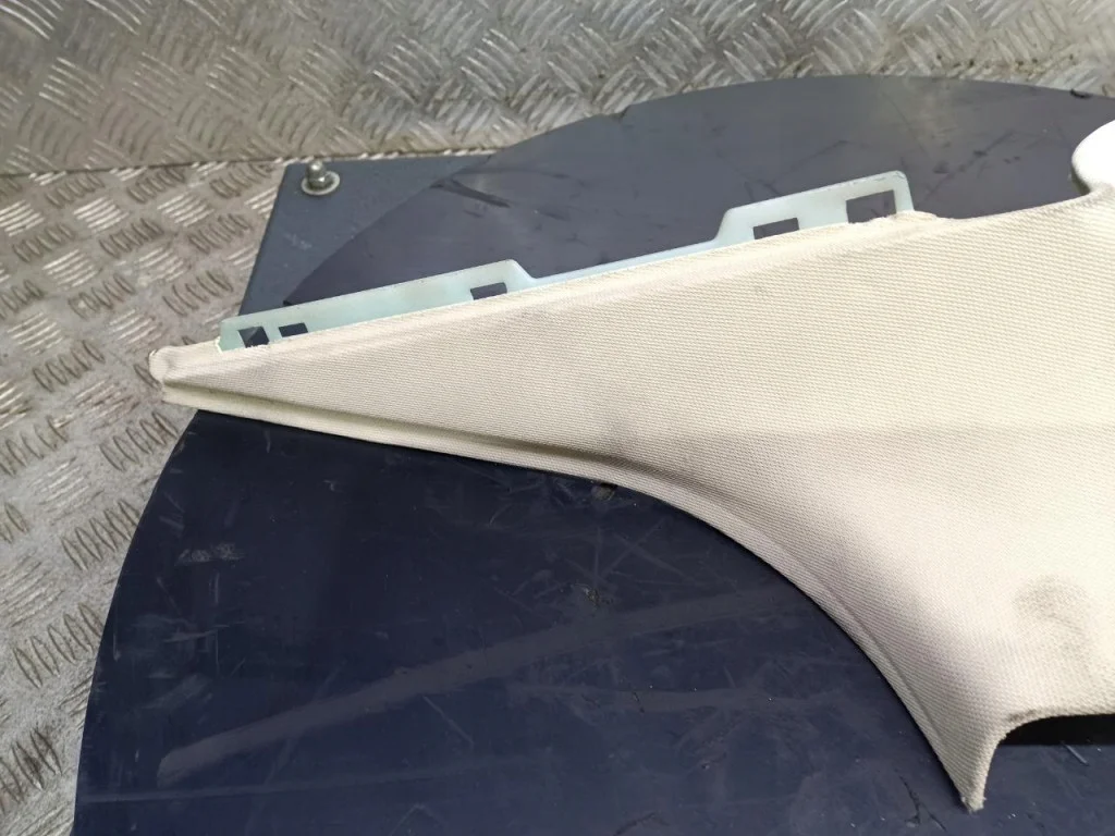 Tesla Model S Cache Pilier Droit Arrière Occasion image 3