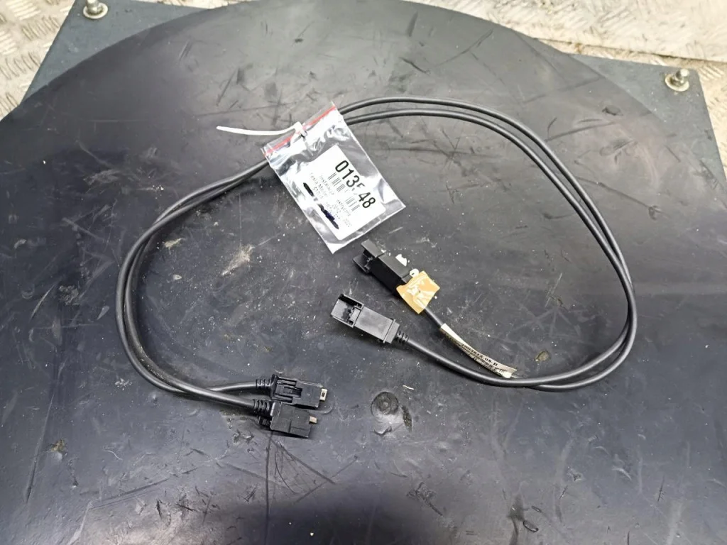 Cabo USB Tesla Model S Usado