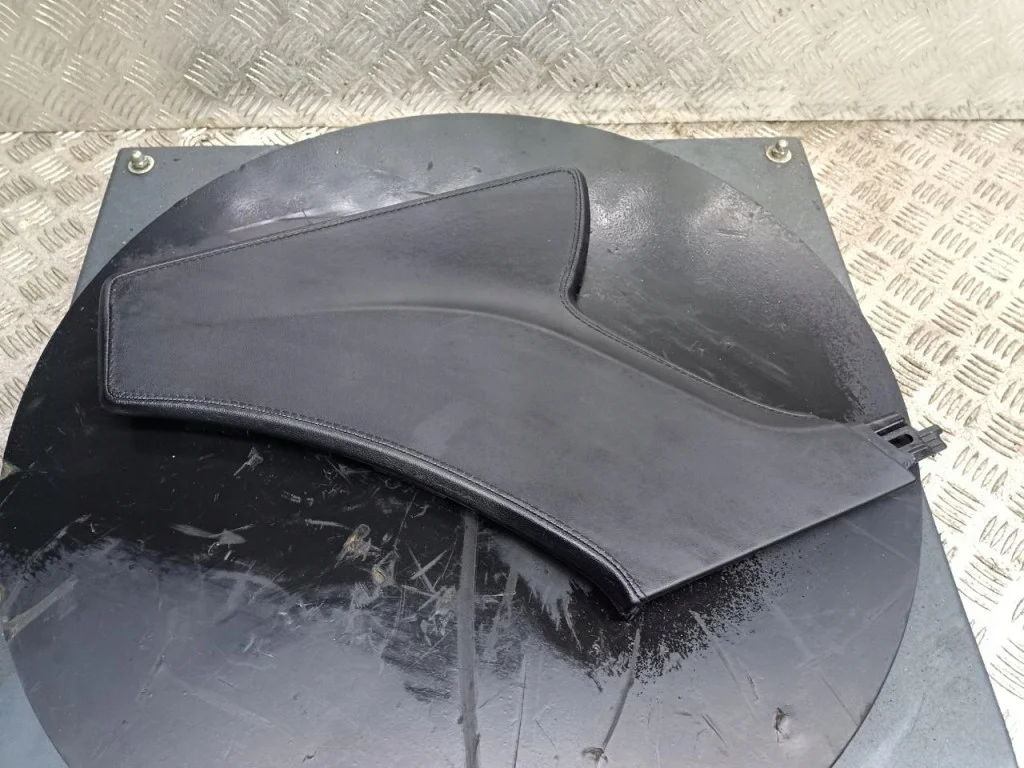 Tesla Model S Tunnelbekleding Rechts Gebruikt