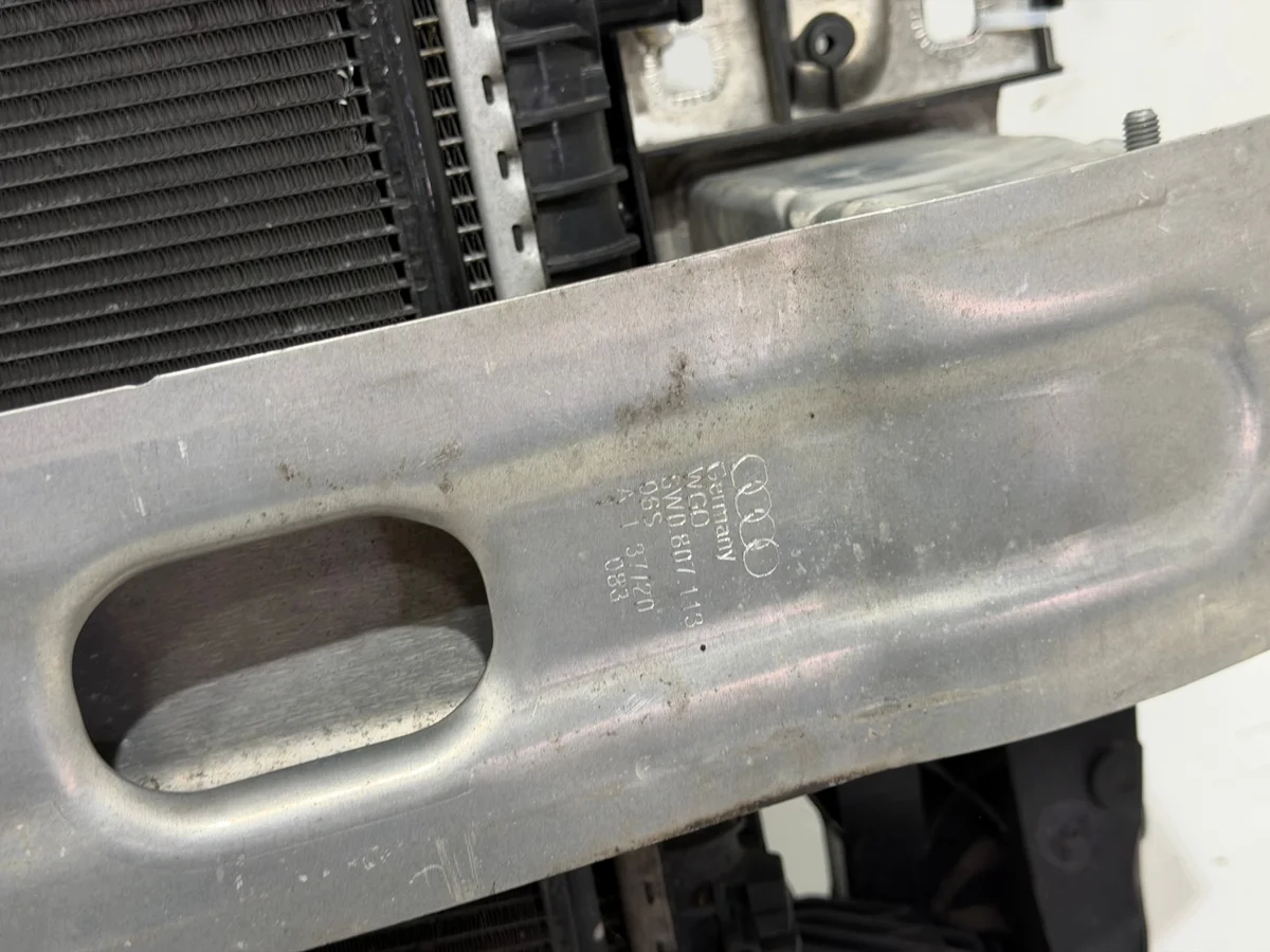 Audi A4 B9 8W0 2.0 TDI Panel Frontal Usado image 8