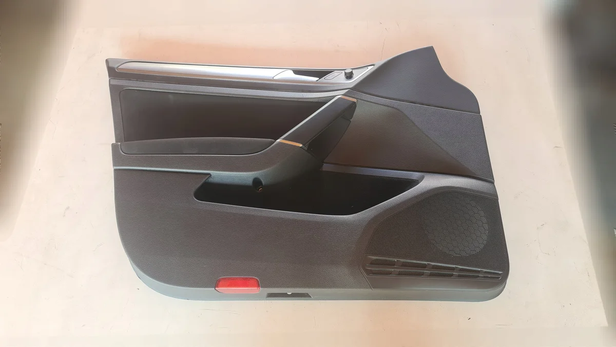 VW Golf VII ovipaneeli vasen 5G4867011BN