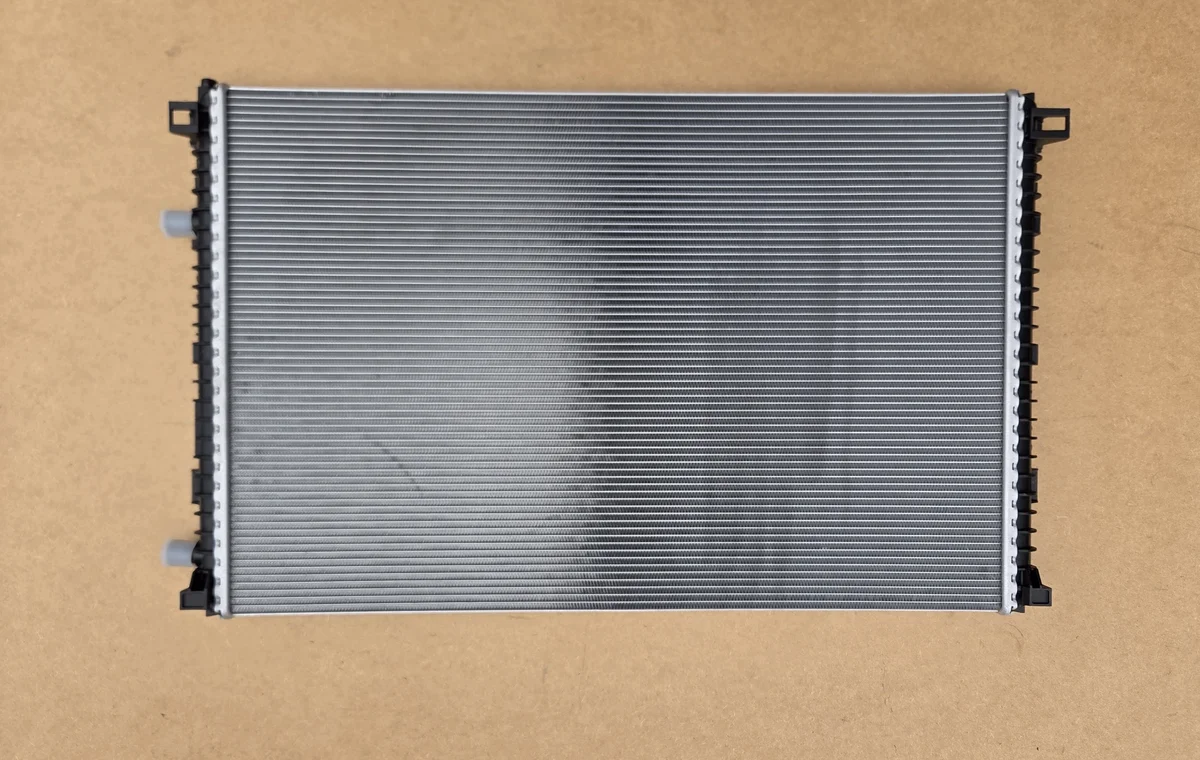 Kühler Wasser Audi Q7 SQ7 Q8 VW Touareg III