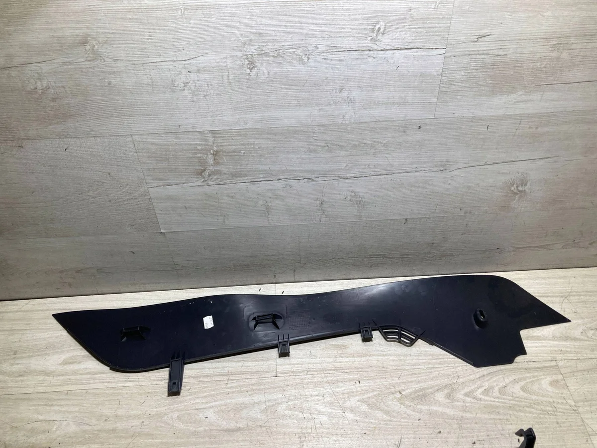 Skoda Octavia Mk4 5E4863046C Tunnelbekleding Rechts image 4