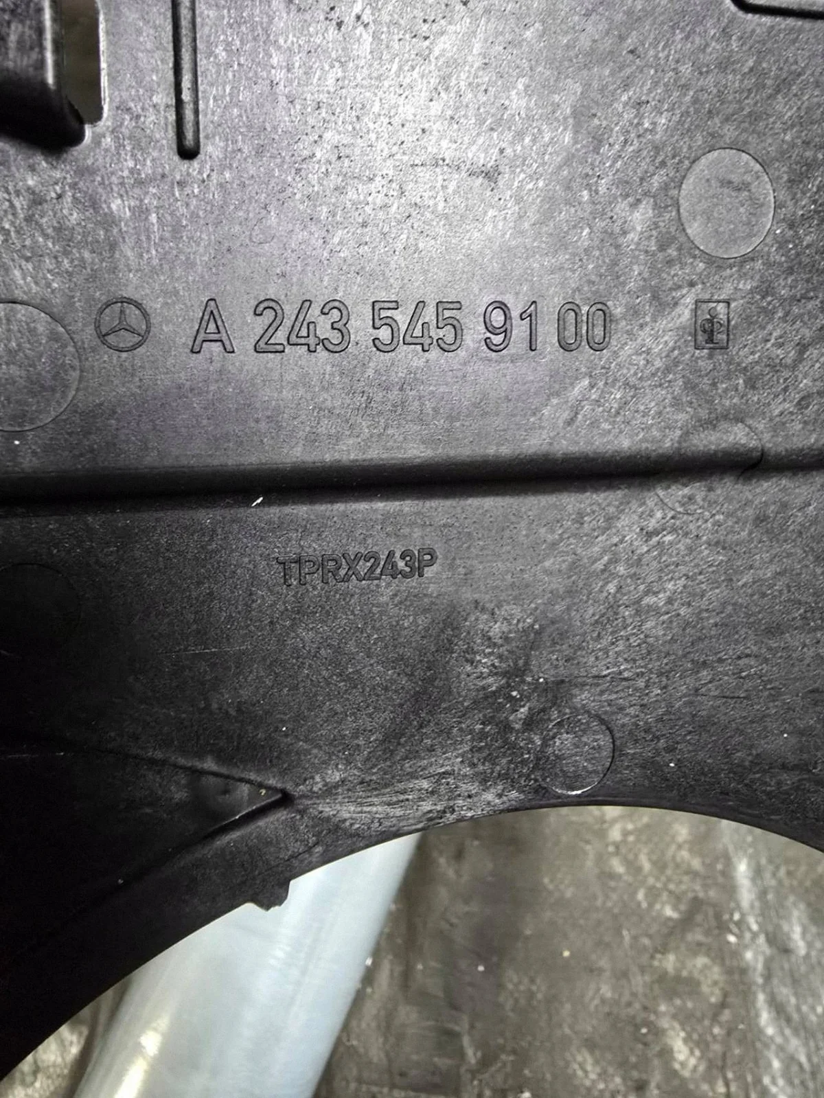Mercedes EQA A2435459100 Verkleidung image 4