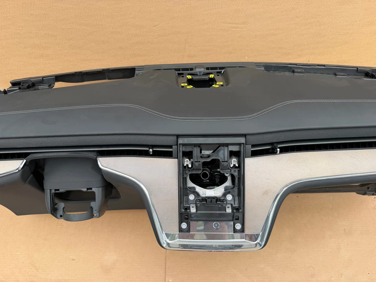 Volvo EX90 Dashboard Console Leer Gebruikt image 3