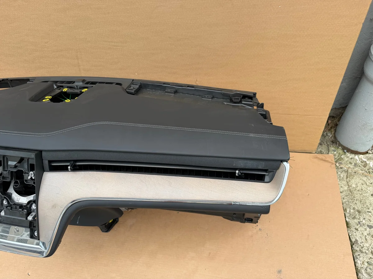 Volvo EX90 Dashboard Console Leer Gebruikt image 4