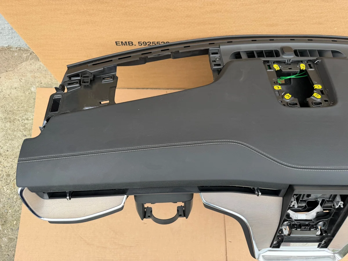 Volvo EX90 Dashboard Console Leer Gebruikt image 6