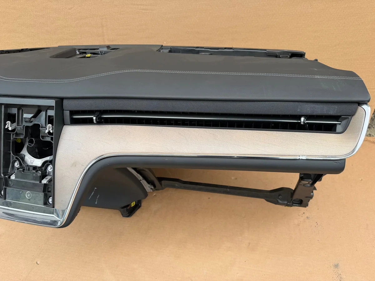 Volvo EX90 Dashboard Console Leer Gebruikt image 7