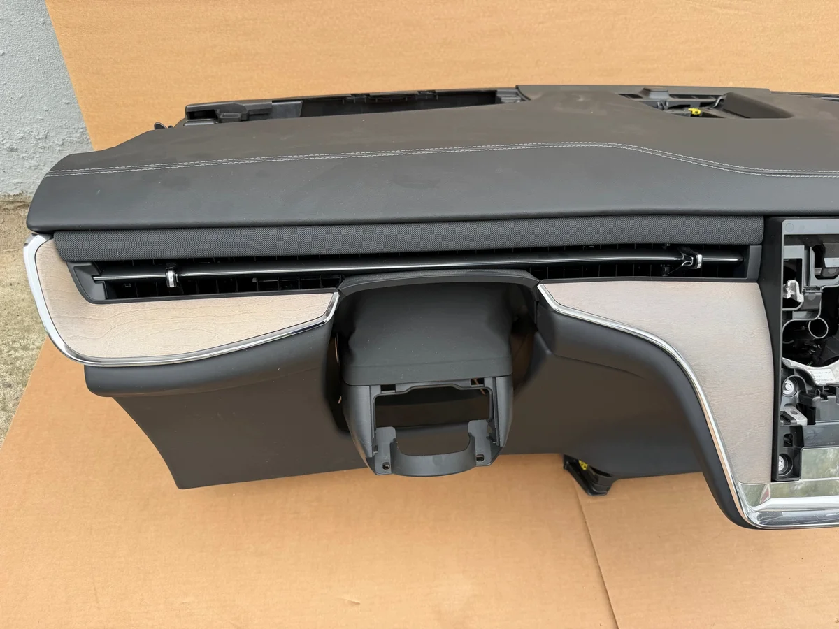 Volvo EX90 Dashboard Console Leer Gebruikt image 8