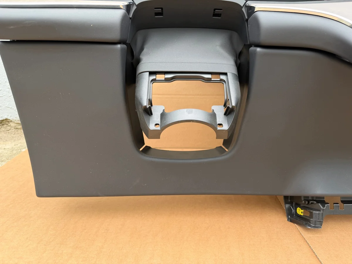 Volvo EX90 Dashboard Console Leer Gebruikt image 10