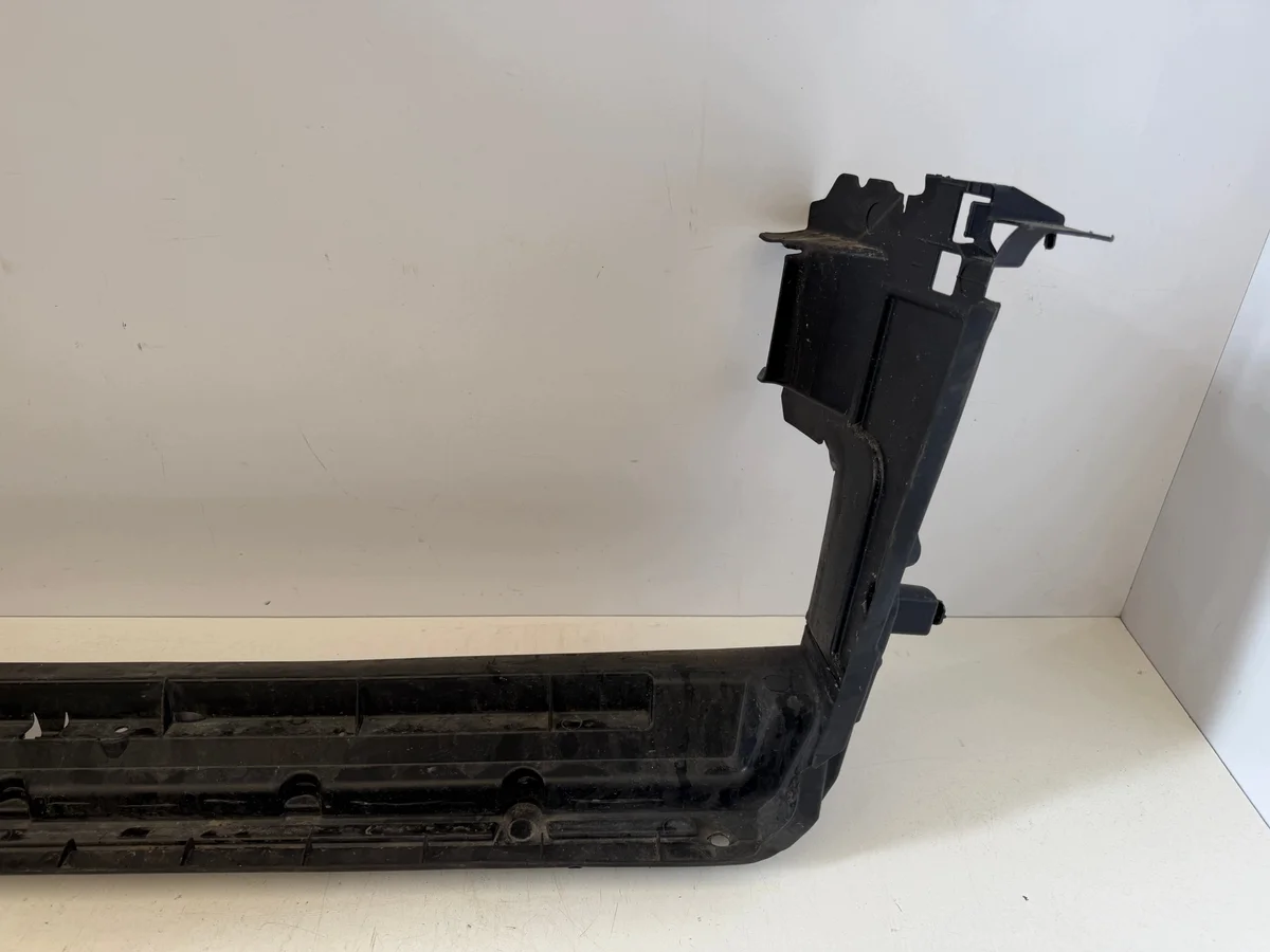 BMW 5 G60 G61 G68 Lufteinlass unten image 3