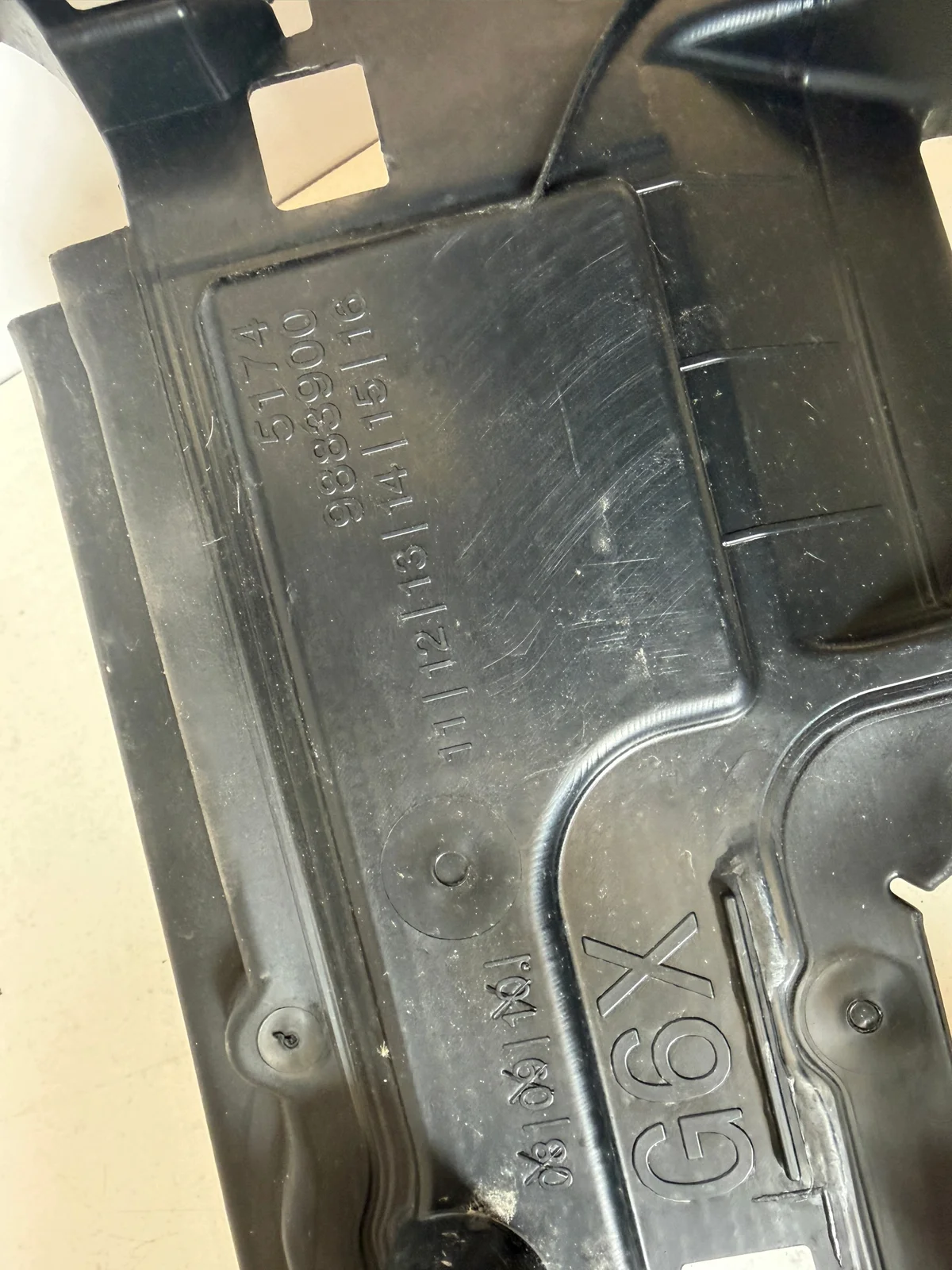 BMW 5 G60 G61 G68 Lufteinlass unten image 5