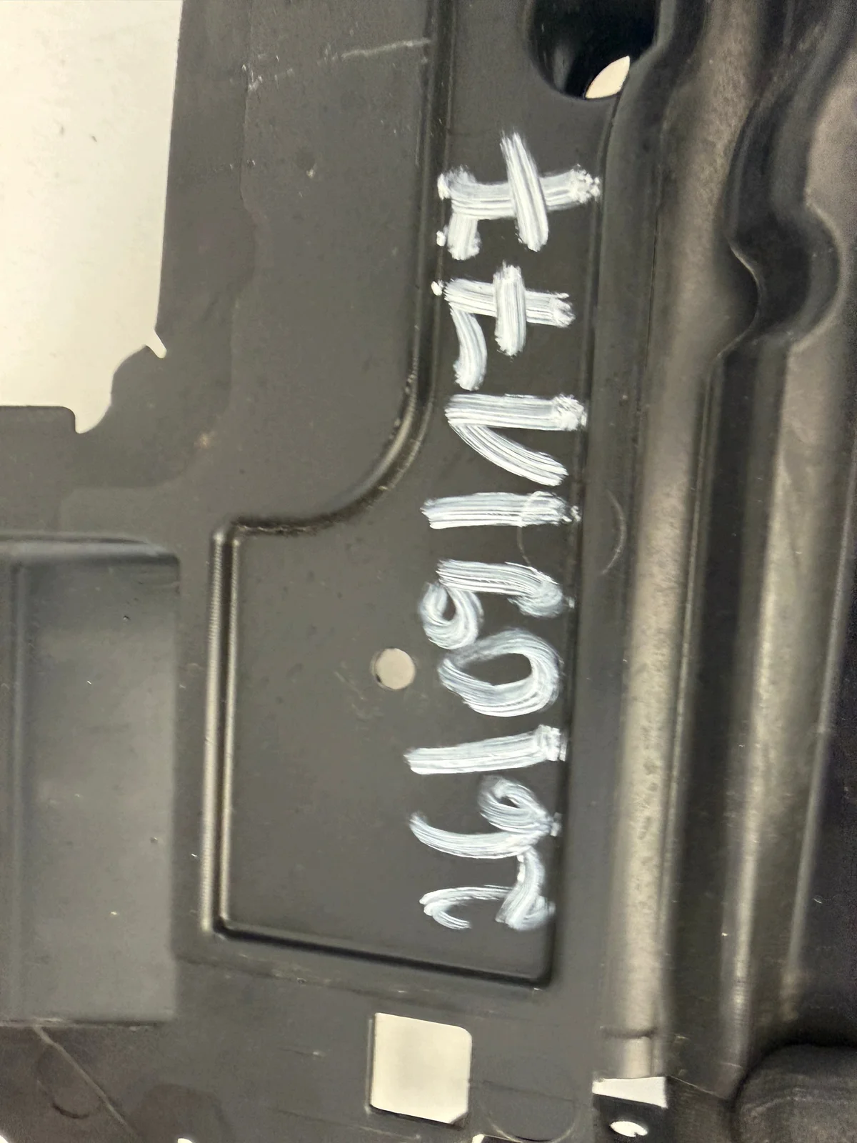 BMW 5 G60 G61 G68 Lufteinlass unten image 6