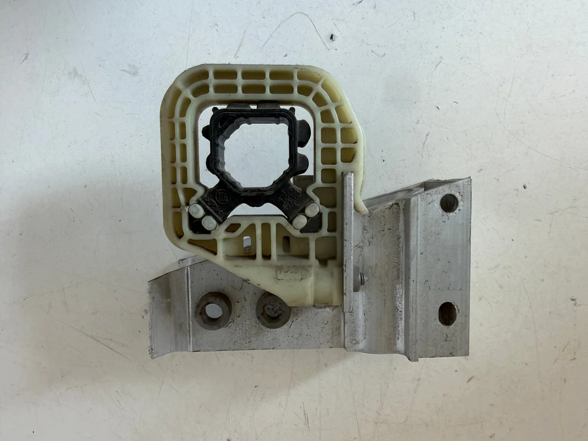 Soporte Radiador BMW G42 G20 G21 G22 G23 Derecho