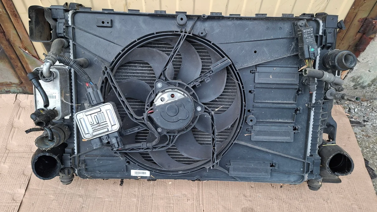Volvo V70 XC70 S80 Radiator Lift 13-16 Used