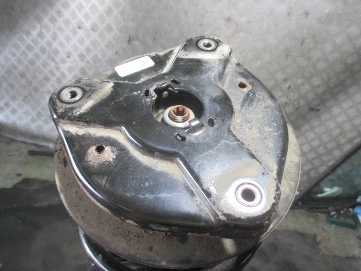 Stoßdämpfer vorne links Mercedes C W204 A2043201066