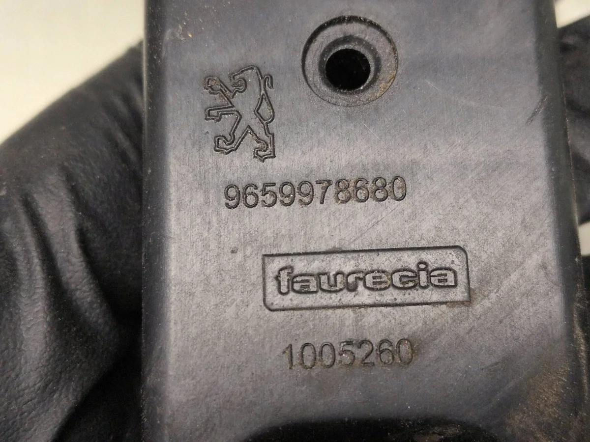 Peugeot 308 2009 Support Console OEM 9659978680 image 4