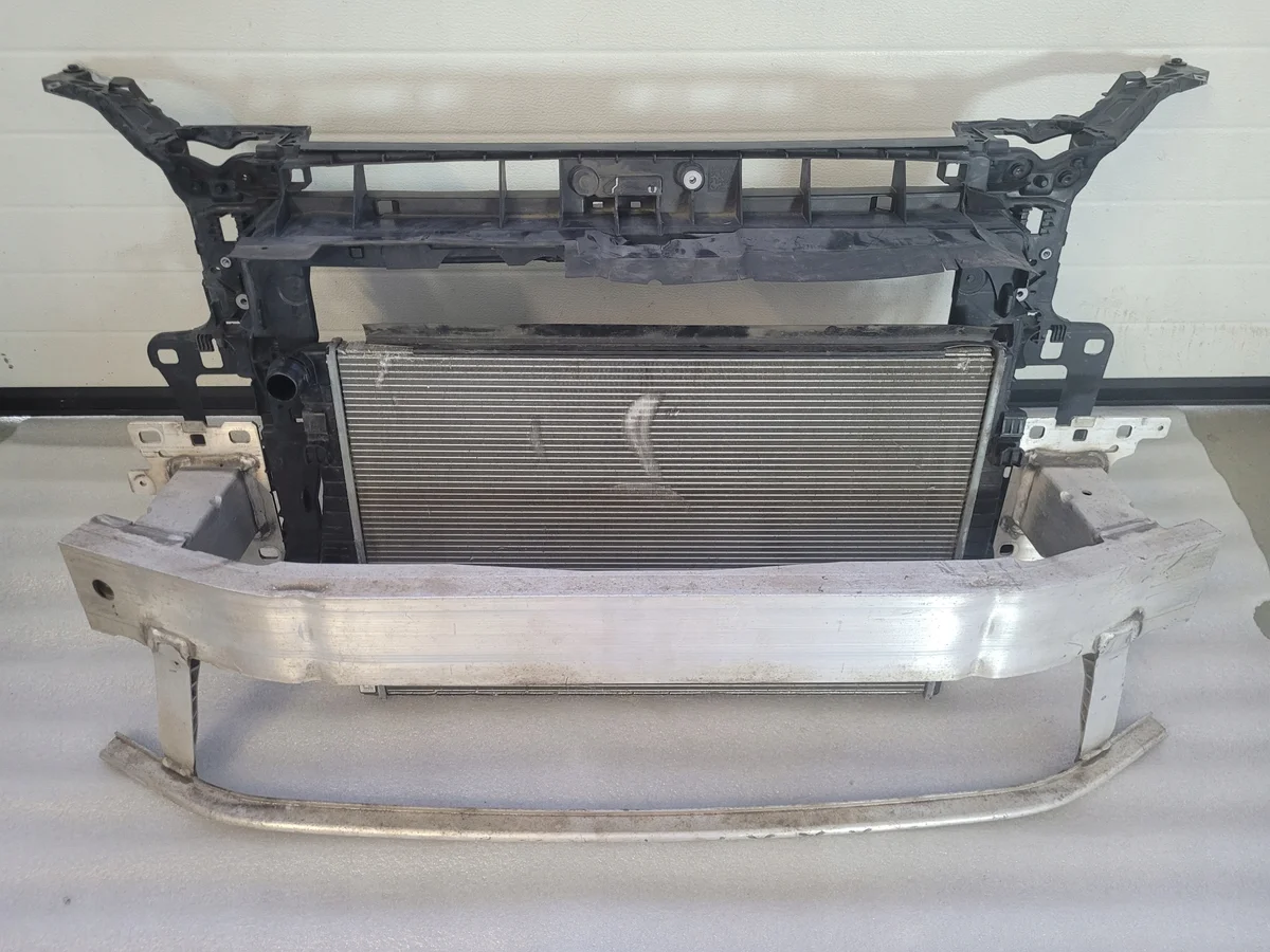 Audi 83A805594G Reforço Frontal Usado