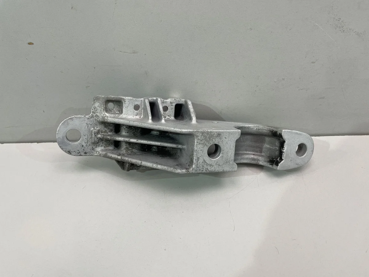 BMW 5 G30 G31 Stabilisatorsteun Voor 6884012