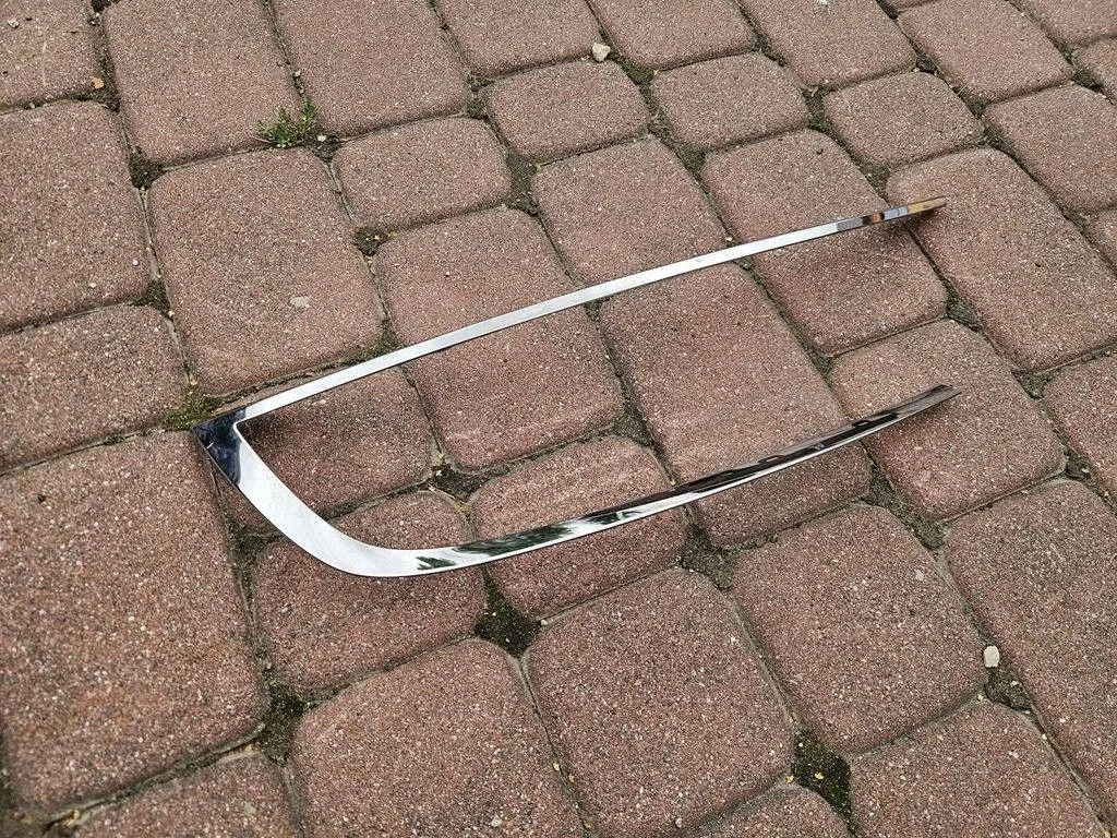 Moldura Cromada Farol Direito Opel Mokka B Usada