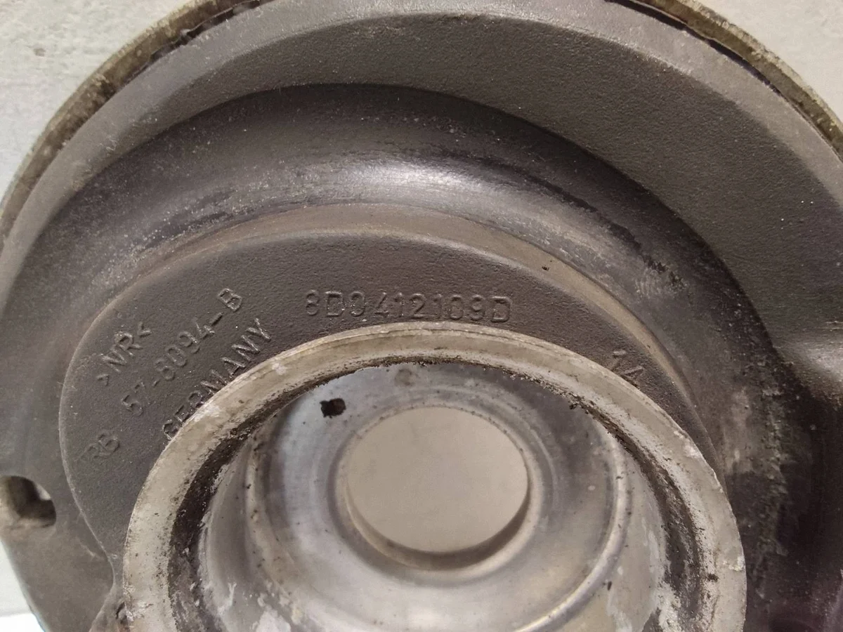 VOLKSWAGEN PASSAT B5.5 Support Ressort Avant 8D0412111 image 3
