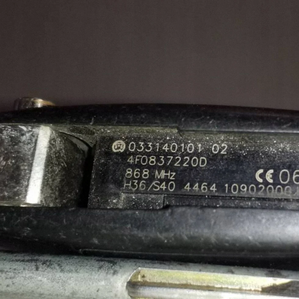 Llave Audi A6 S6 C6 4F 4F0837220D Usada image 4