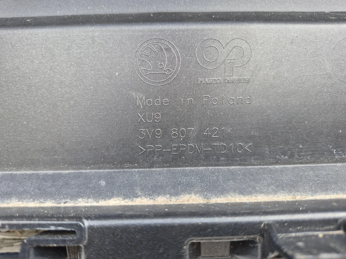 SKODA SUPERB III KOMBI Parachoques Trasero image 6