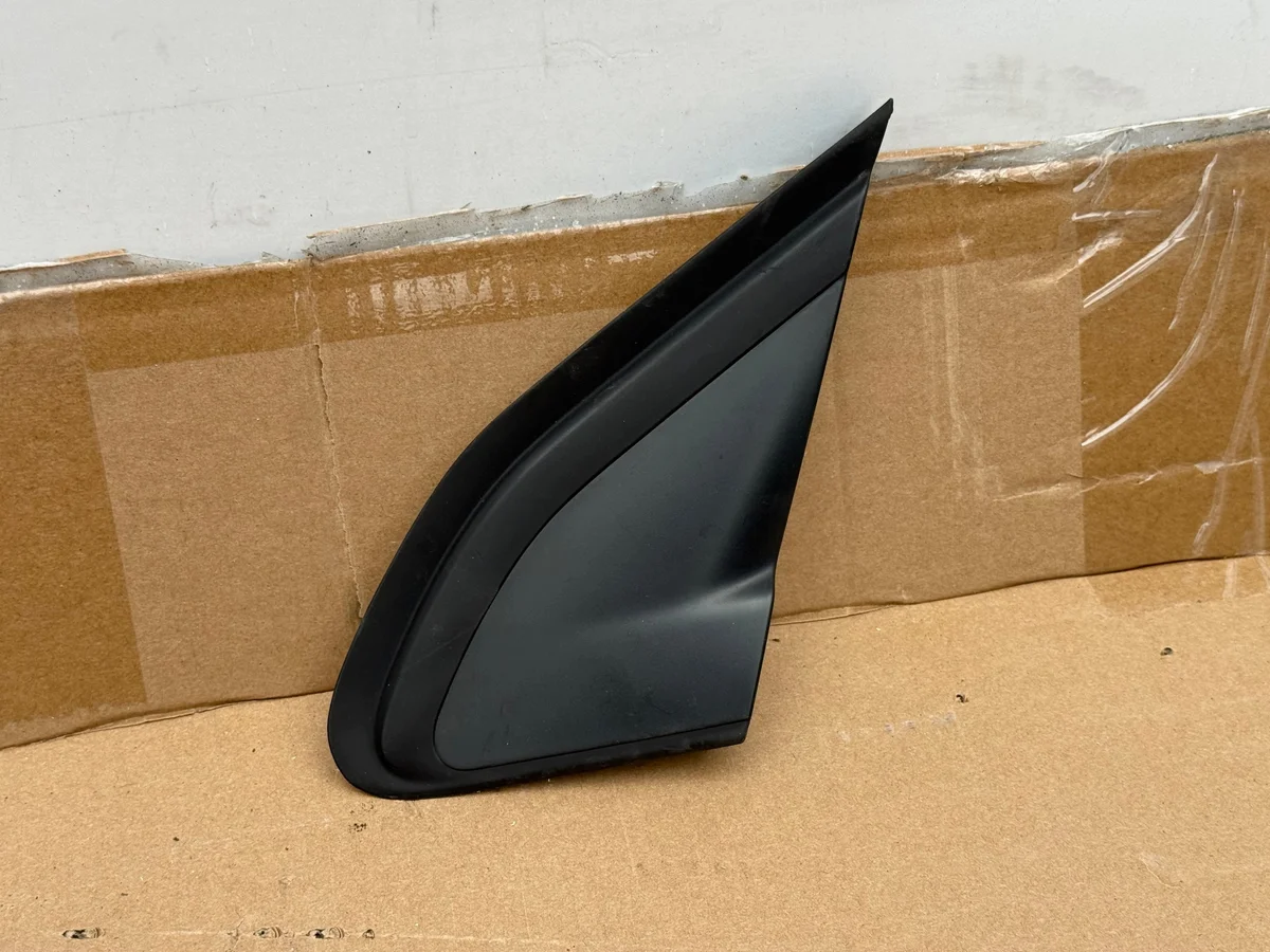 Tapa Triángulo Guardabarros Peugeot 2008 I