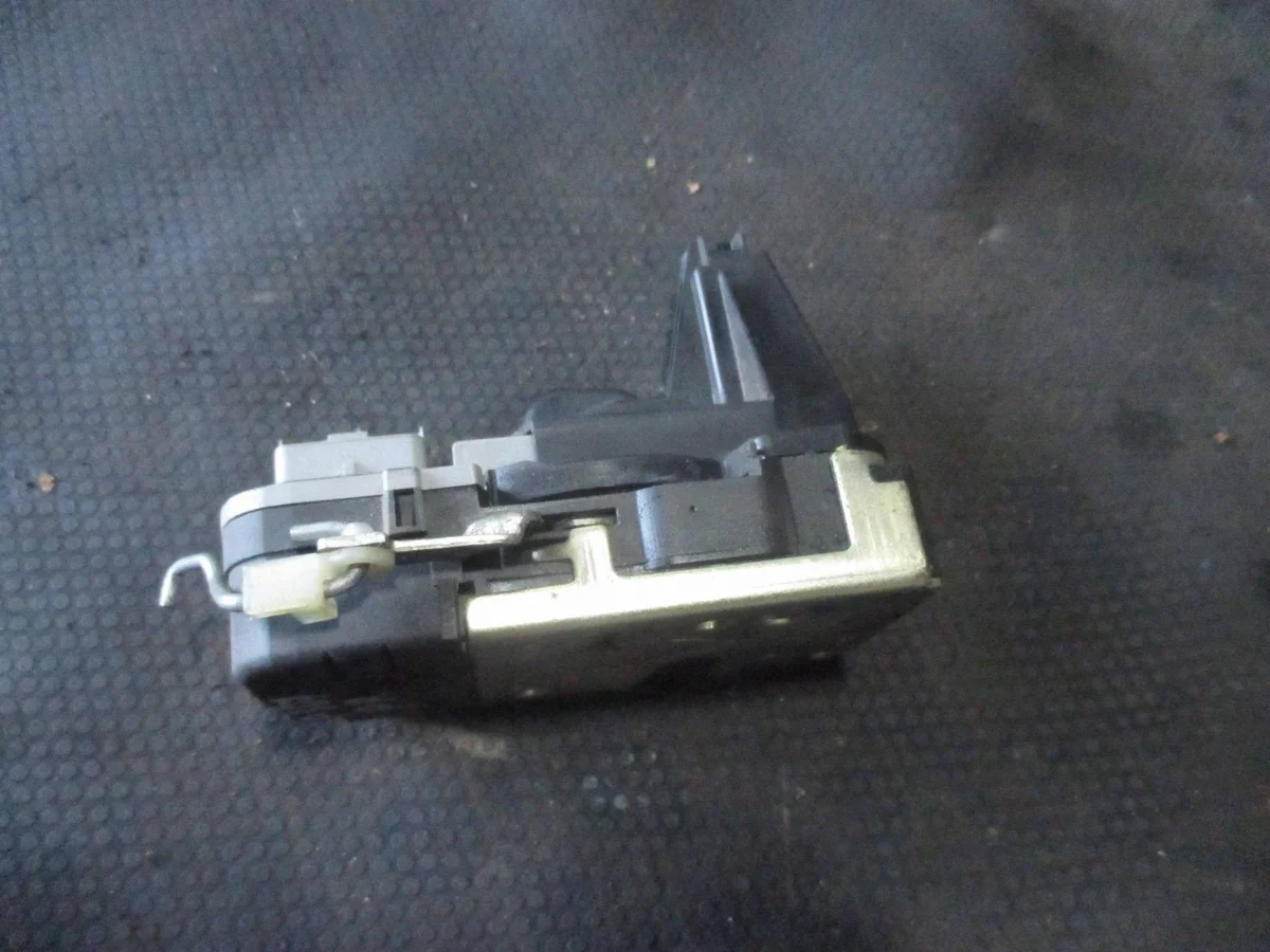 Fechadura Porta Dianteira Direita Peugeot 307 AIC11006