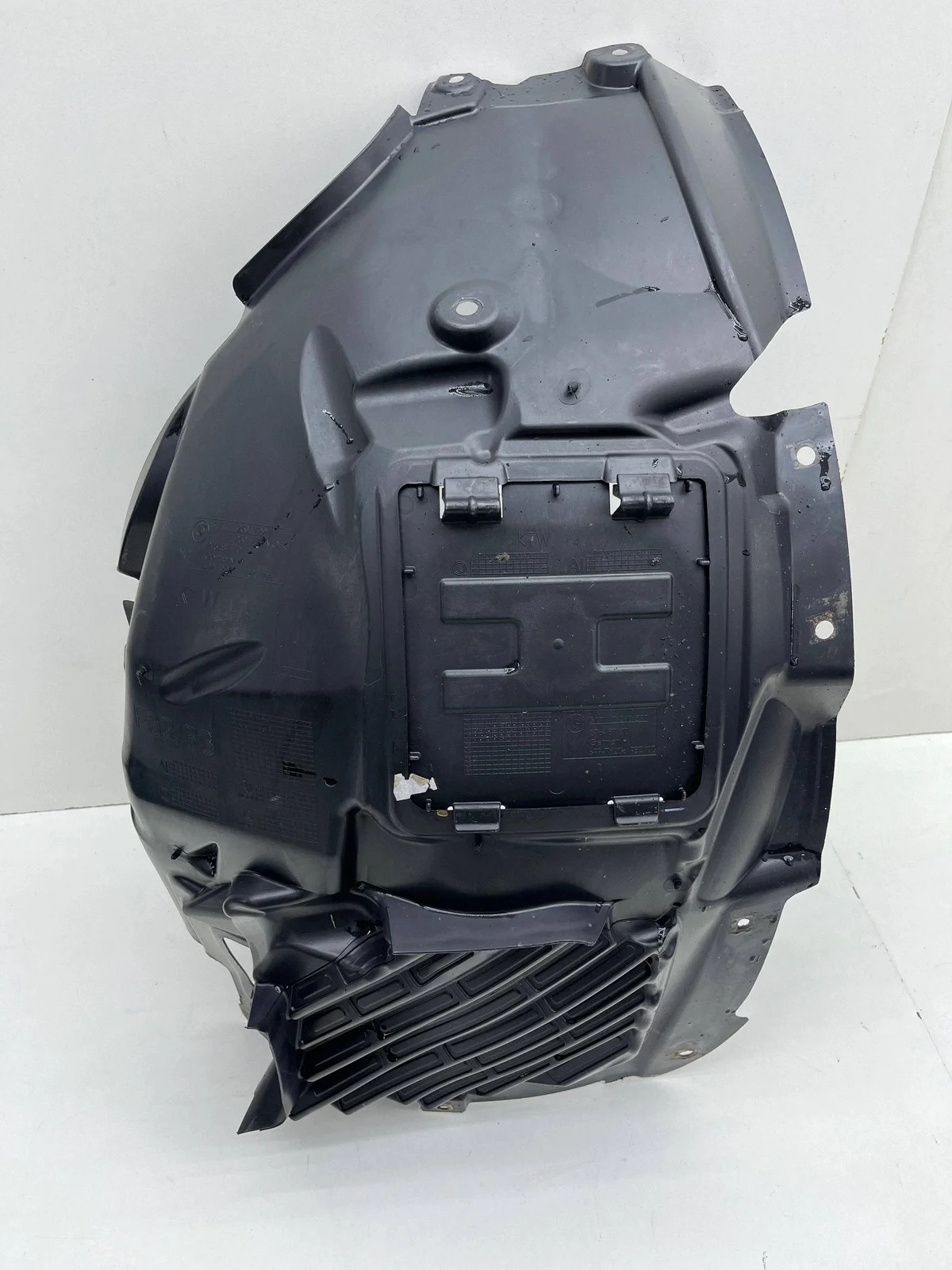 BMW 4 F32 F33 F36 etulokasuoja vasen