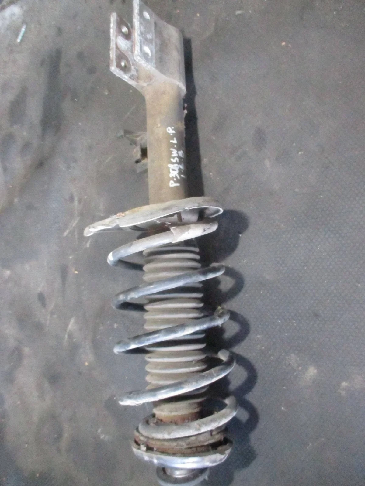 Stoßdämpfer vorne links Peugeot 308SW AIC11011
