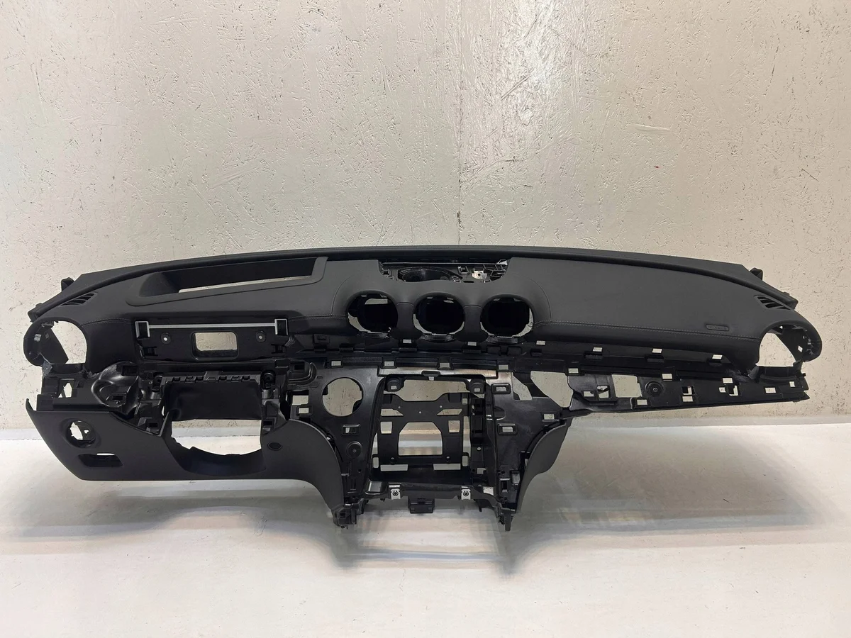 Mercedes W206 Kojelauta A2066802707