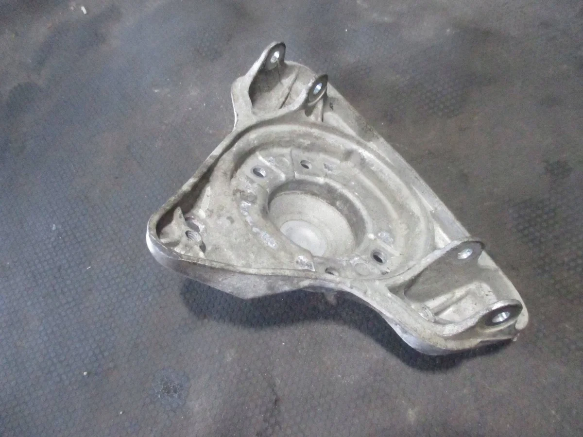 Dämpferhalter vorne rechts Skoda Superb I AIC11019 image 3