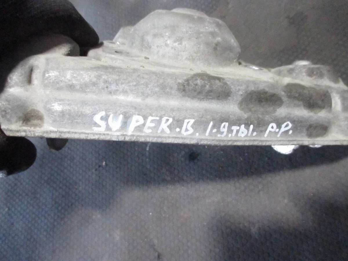 Dämpferhalter vorne rechts Skoda Superb I AIC11019 image 4