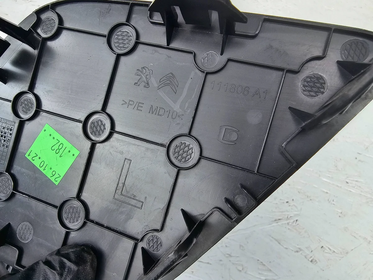 Peugeot 5008 II Linke Kofferraumabdeckung Gebraucht image 4