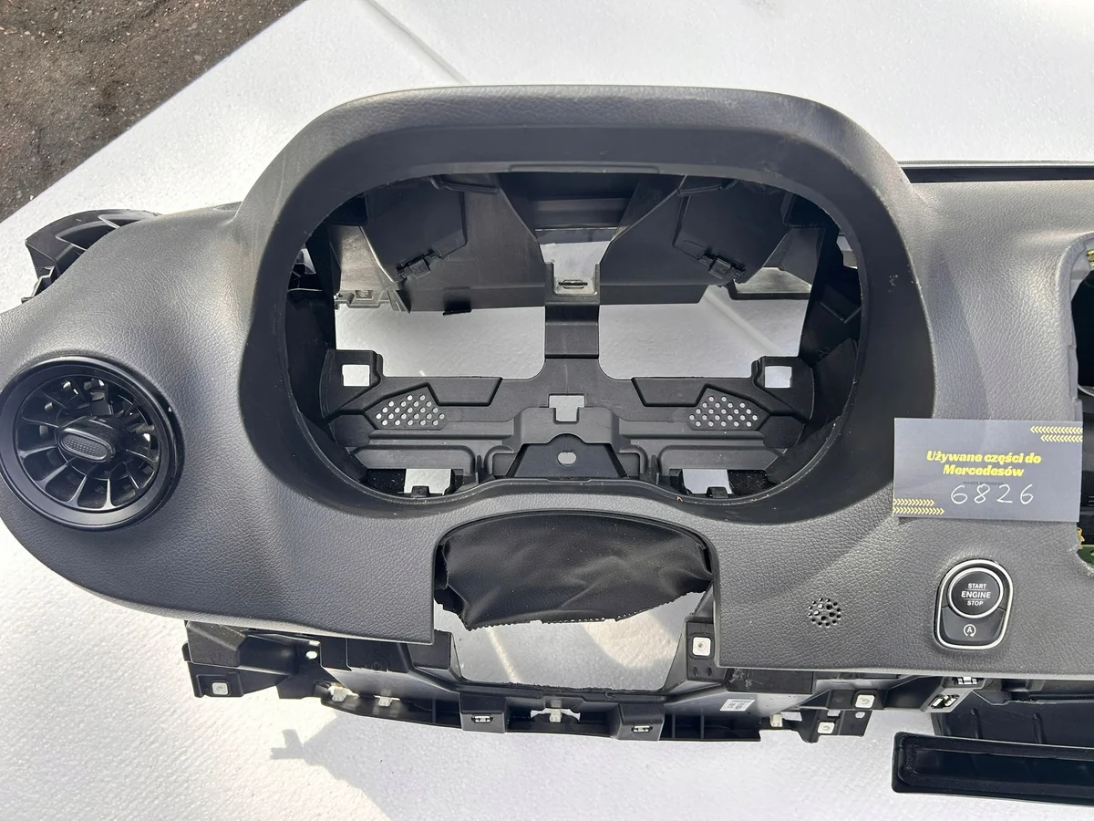 Consola Mercedes Sprinter 907/910 Usada image 9