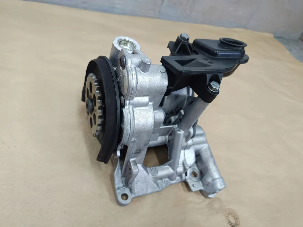 Pompe à huile BMW 7 F01 F02 F03 F04 1571302