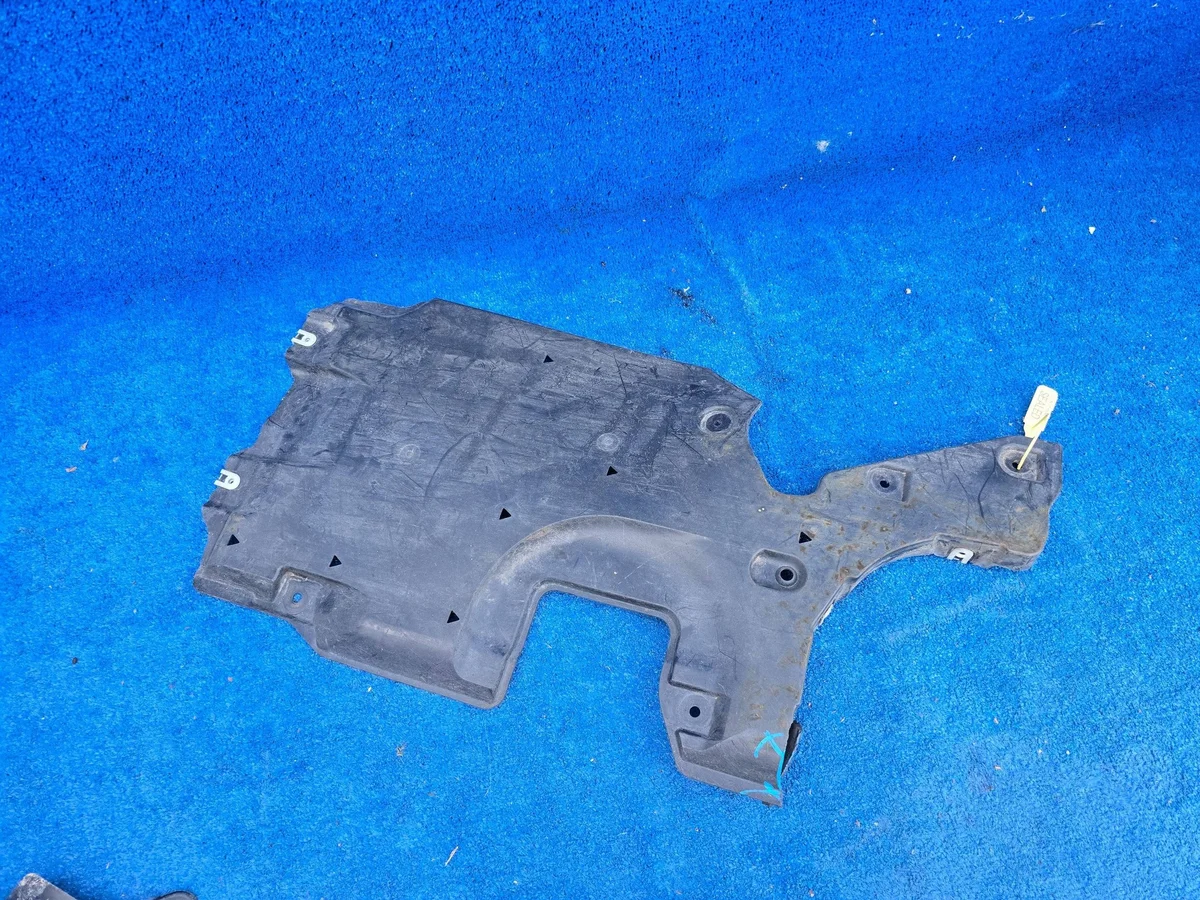 BMW 8 G15 G16 Tankabdeckung Rechts OE image 4