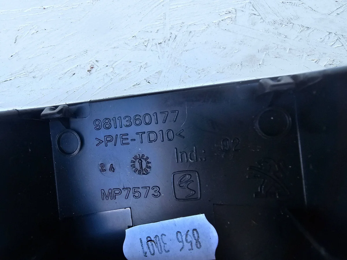 Peugeot 5008 II Abdeckung Kofferraum 3. Sitzreihe image 4