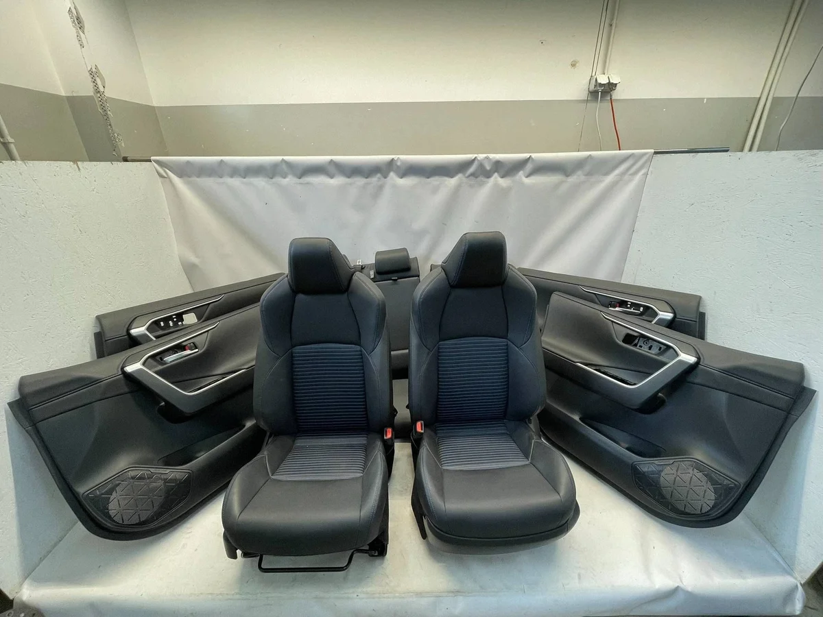 RAV4 V HYBRYDA Sitze Leder OYT33529